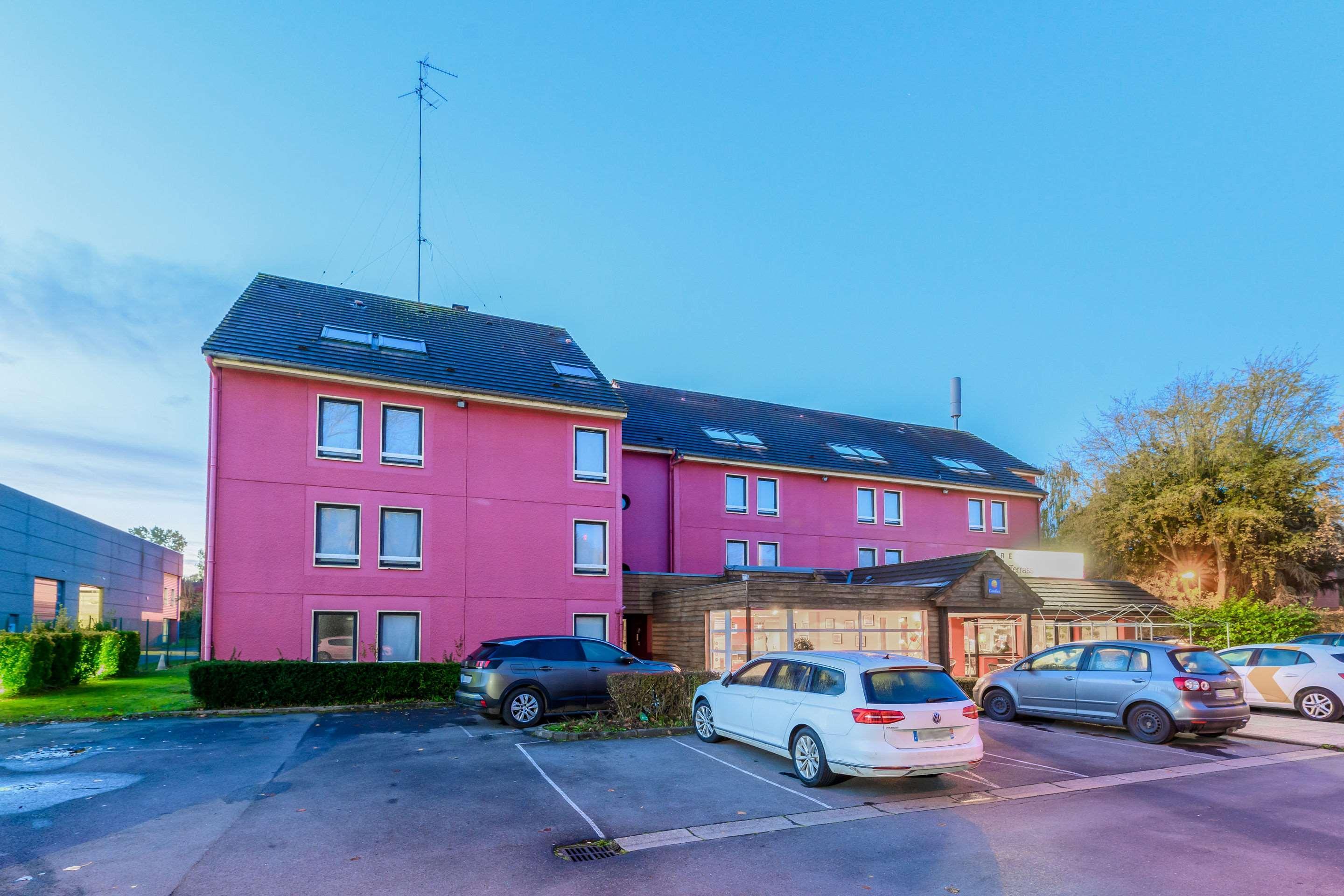 Kyriad Lille - Mons En Baroeul Bagian luar foto